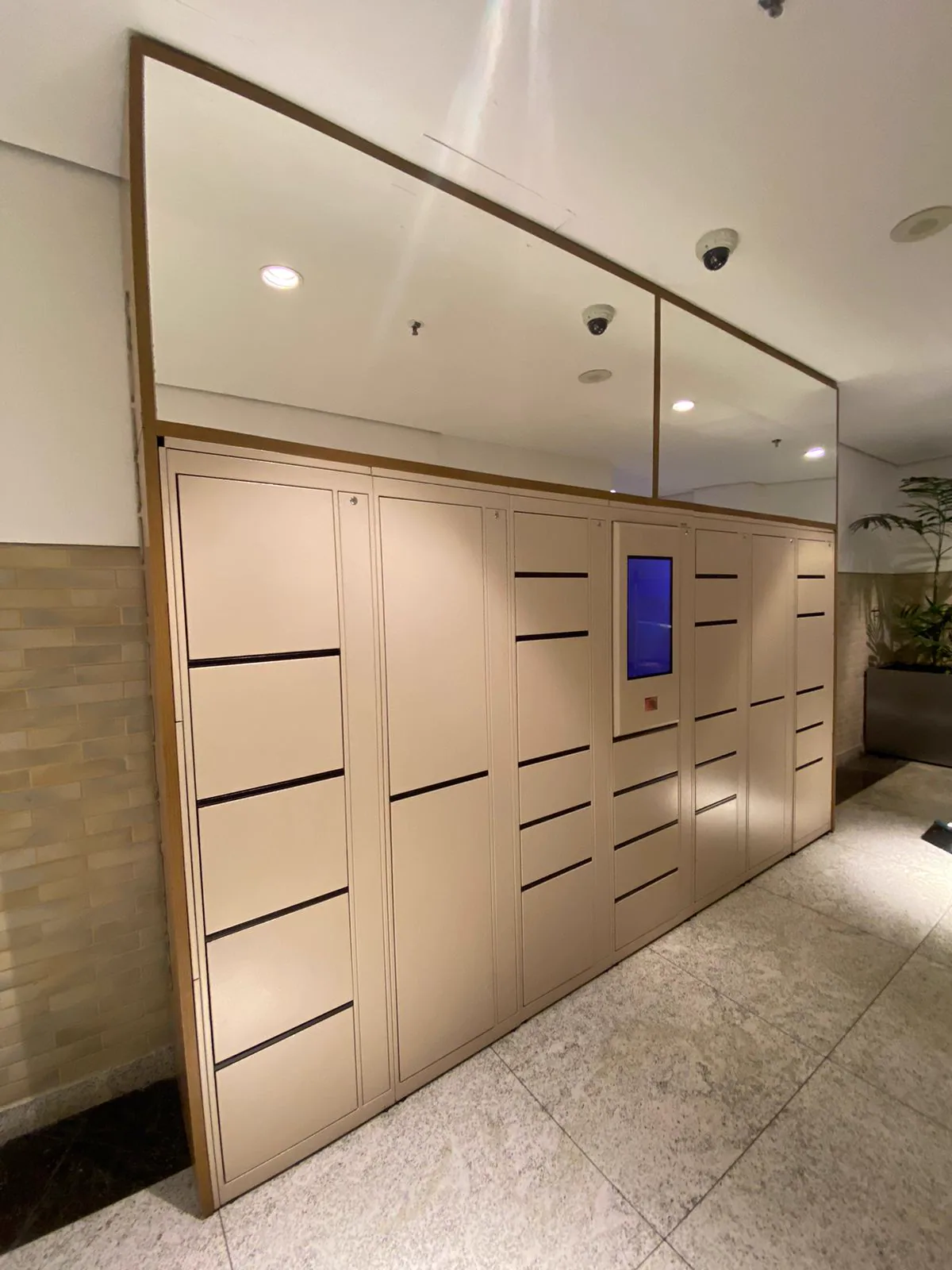 Smart Locker Oppitz integrado a ambiente de condomínio